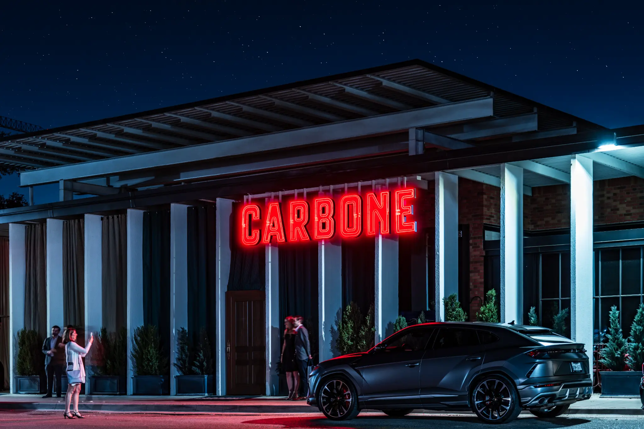 Carbone — Exterior